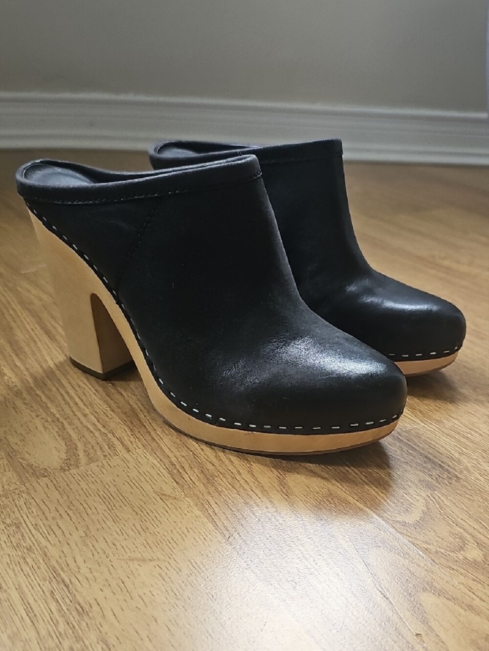 Dolce Vita Black Leather Mule Clogs with Tan Block Heel - Picture 2 of 7